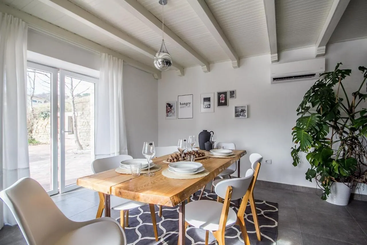 Holiday Home In Oprtalj/Istrien 37043